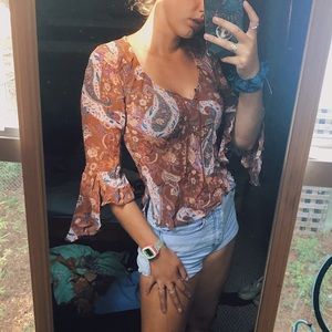 boho bell sleeve top ☀️